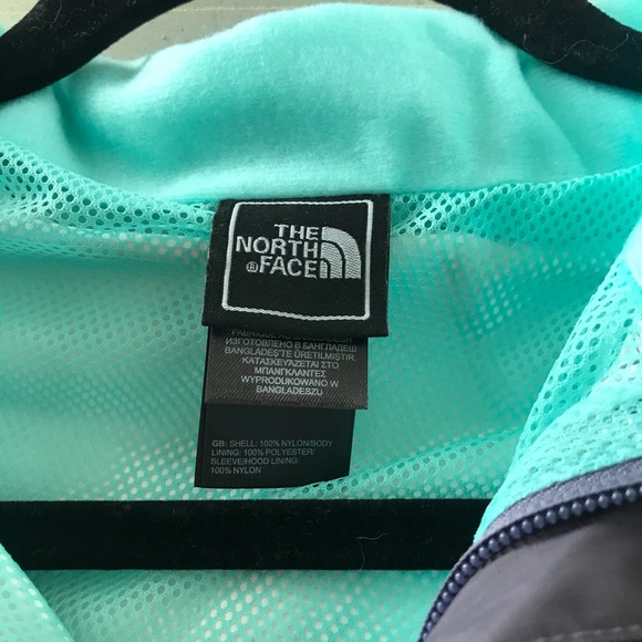 The North Face Women’s rain jacket / outer shell - Picture 3 of 5